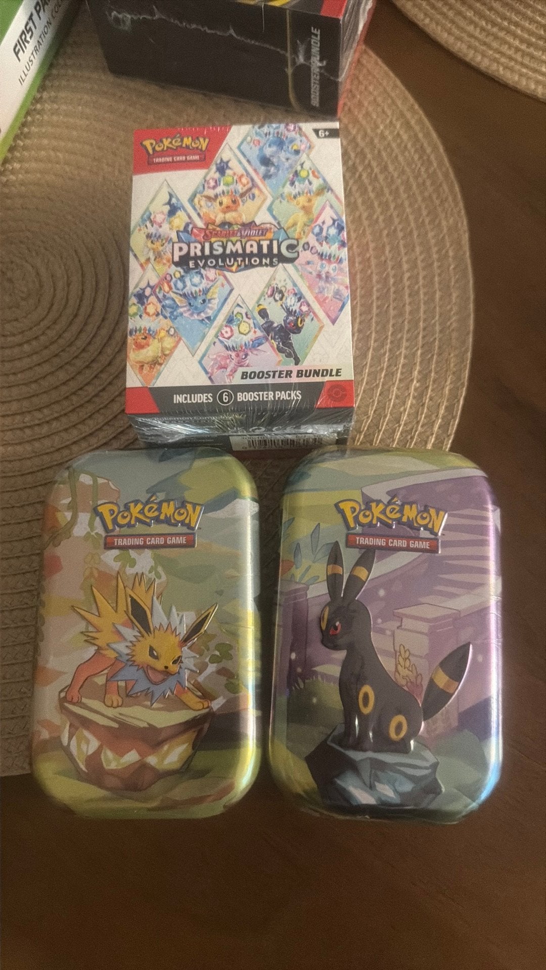 Prismatic Evolution 2 Tins + 1 Booster Bundle, Ophalen of Verzenden, Zo goed als nieuw