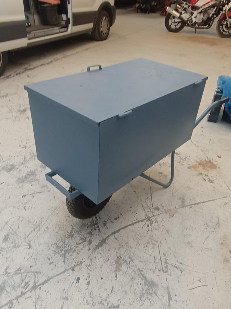 Stevige kruiwagen met afsluitbare metalen bak, Ophalen of Verzenden, Gebruikt