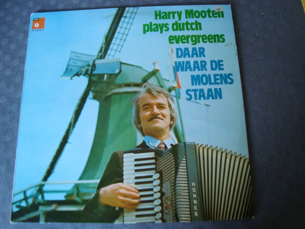 Harry mooten plays dutch evergreens daar waar de molens staa, Ophalen of Verzenden, Zo goed als nieuw, 12 inch, Levenslied of Smartlap