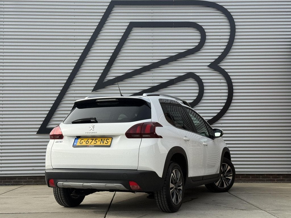 Peugeot 2008 1.2 PureTech Allure 2e Eigenaar|Navi|Pano|Camer, Voorwielaandrijving, Stof, 1199 cc, Wit