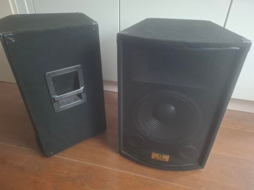 Mooie Devine Trono 15 luidsprekers, Zo goed als nieuw, 120 watt of meer, Front, Rear of Stereo speakers, Ophalen