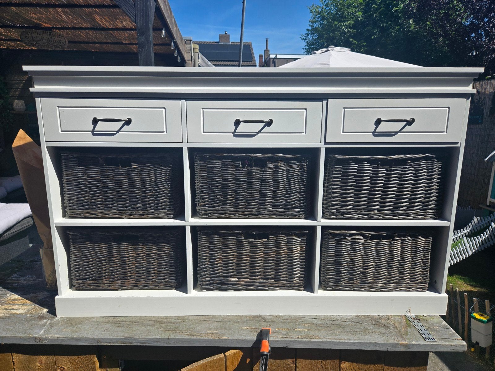 Stijlvol dressoir met lades en rieten manden, Ophalen, Met plank(en), Gebruikt, 100 tot 150 cm