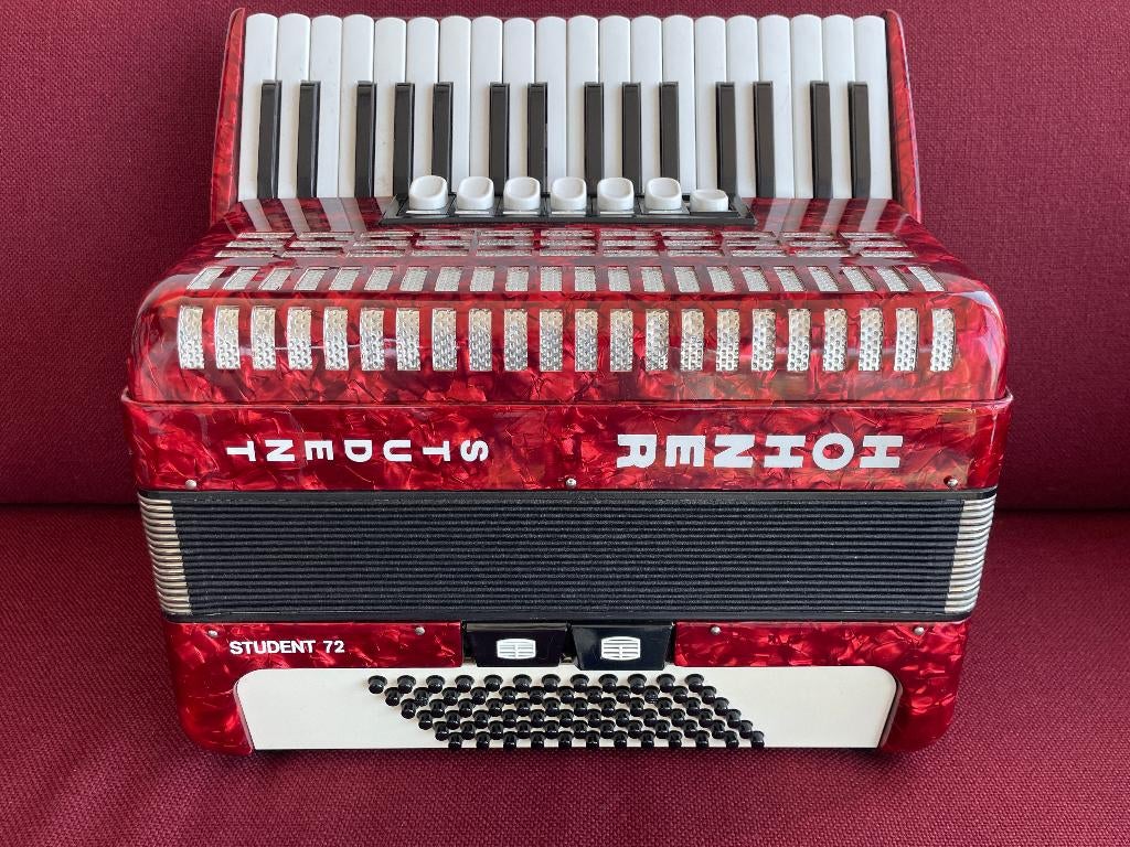 Mooie Hohner Student accordeon . 72 bas .Warme klank ., Muziek en Instrumenten, Accordeons, 72-bas, Met koffer, Zo goed als nieuw