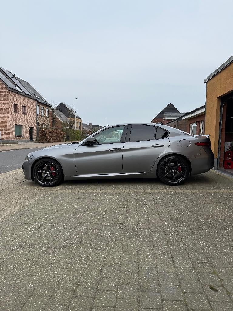 Alfa romeo giulia 2.0 b-tech, Auto's, Automaat, Achterwielaandrijving, Zwart, Leder