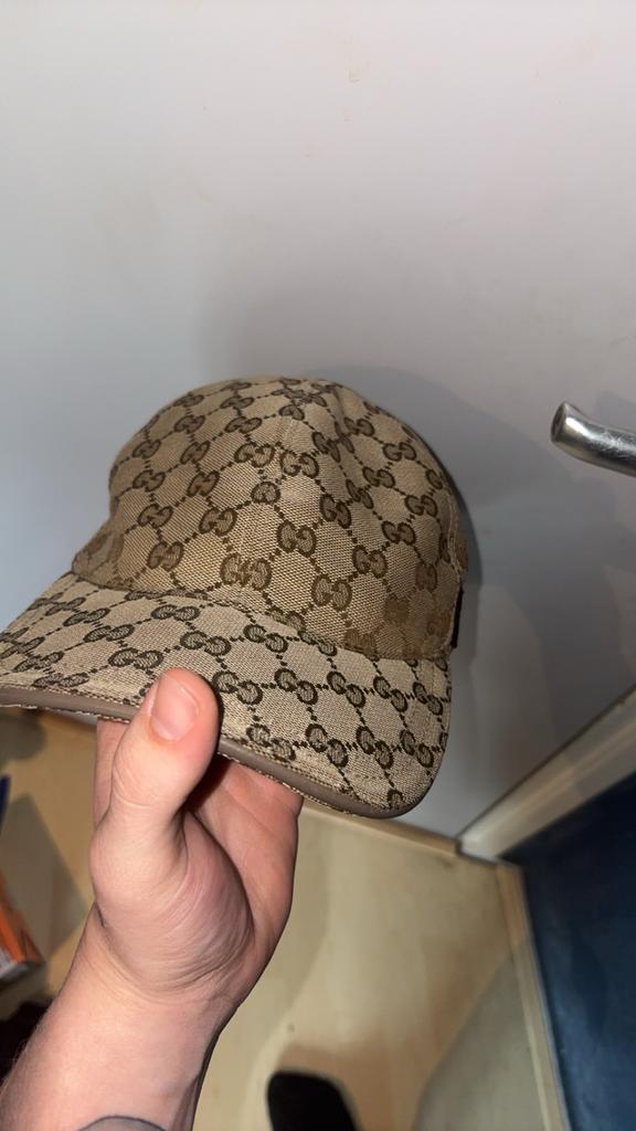 Gucci limited M/L, Ophalen of Verzenden, Zo goed als nieuw, Pet