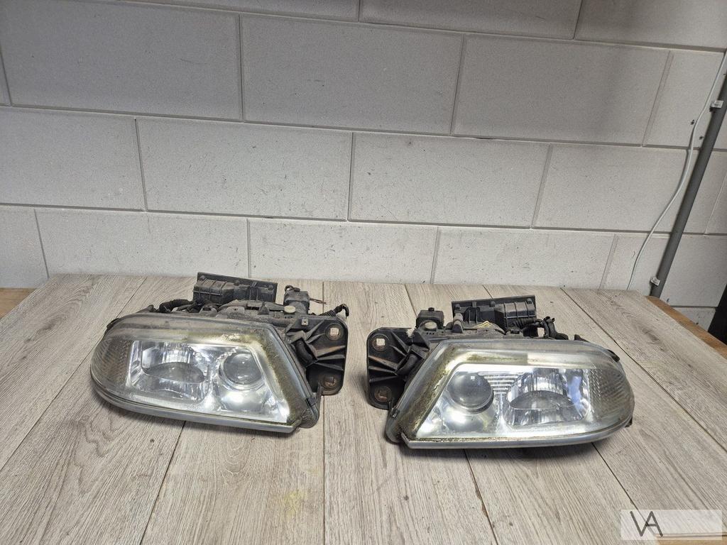 Alfa Romeo 166 1998 -2003 xenon koplamp rechts 1 oor af €100, Gebruikt, -, -, Ophalen of Verzenden