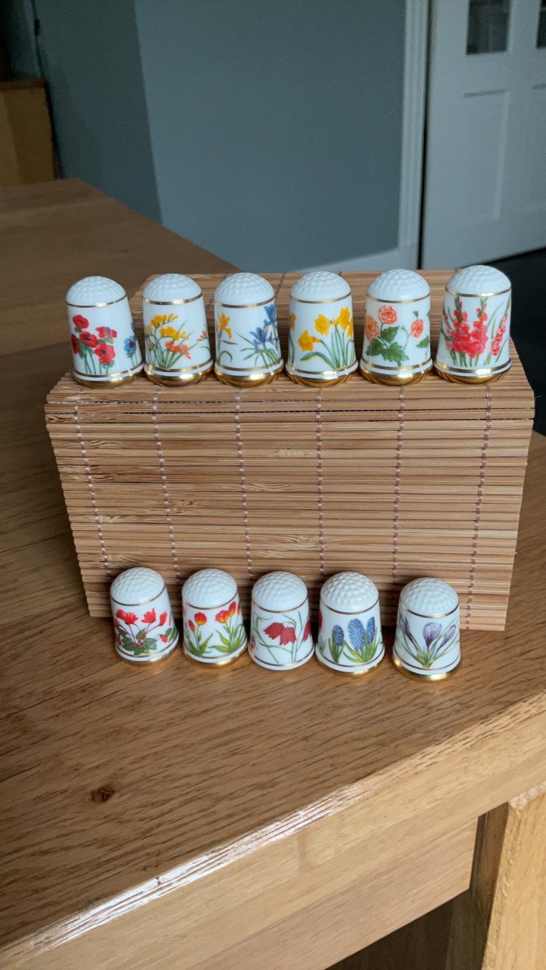 Franlin Mint bloemen vingerhoedje vingerhoedjes vingerhoed, Verzamelen, Vingerhoedjes, Verzenden