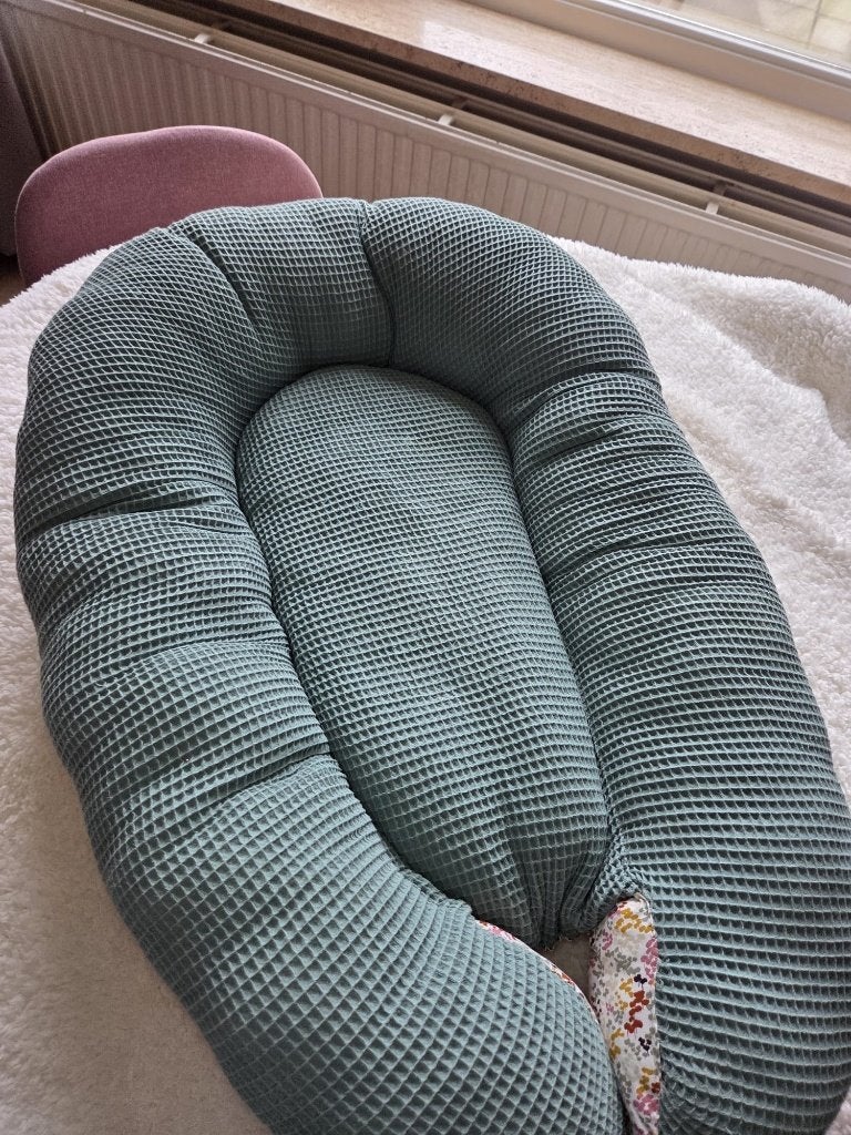 Babynestje wafelstof groen met bloemenprint, Ophalen, Zo goed als nieuw