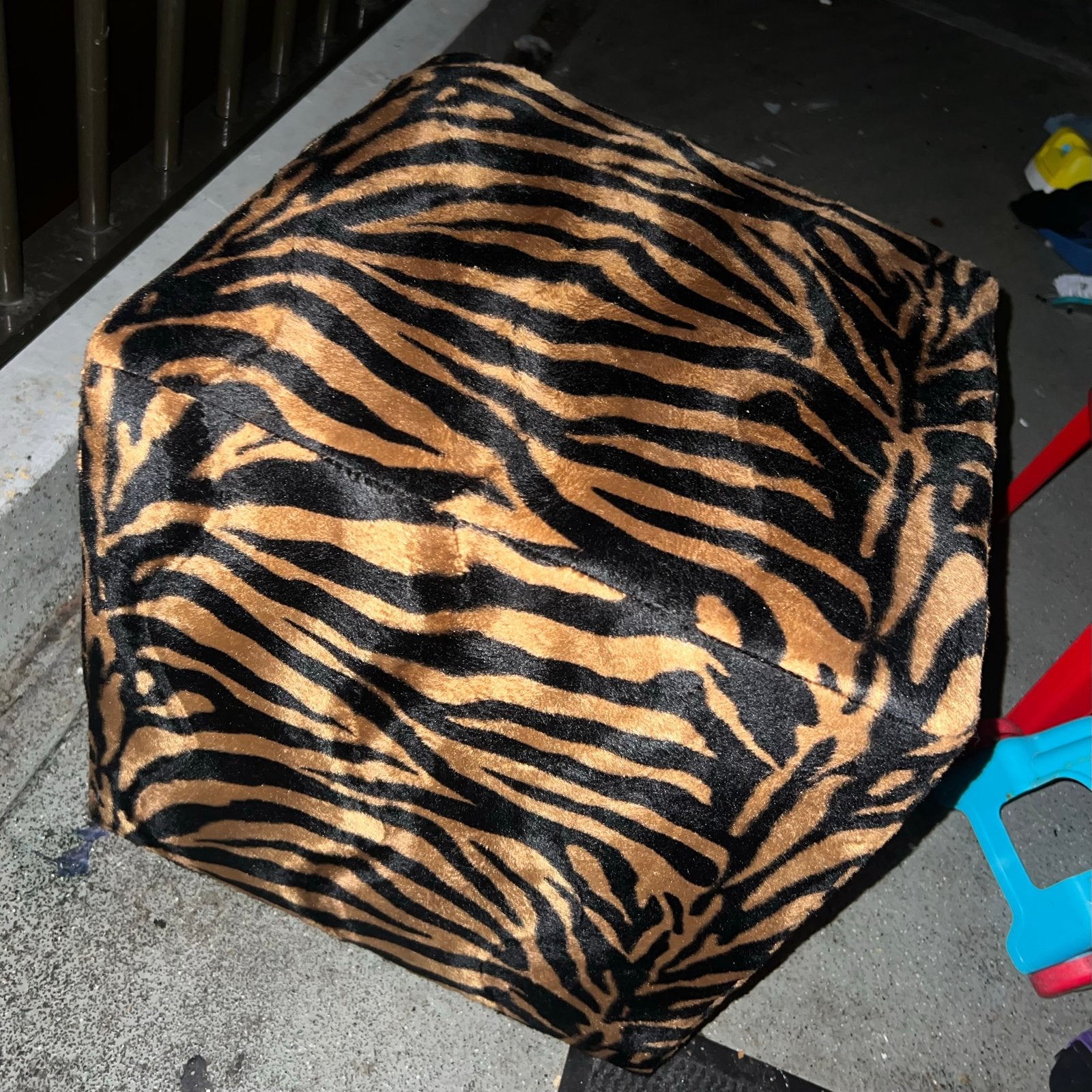 Tijgerprint, Zebraprint, panterprint Poef, Ophalen, Minder dan 50 cm, Vierkant, Zo goed als nieuw