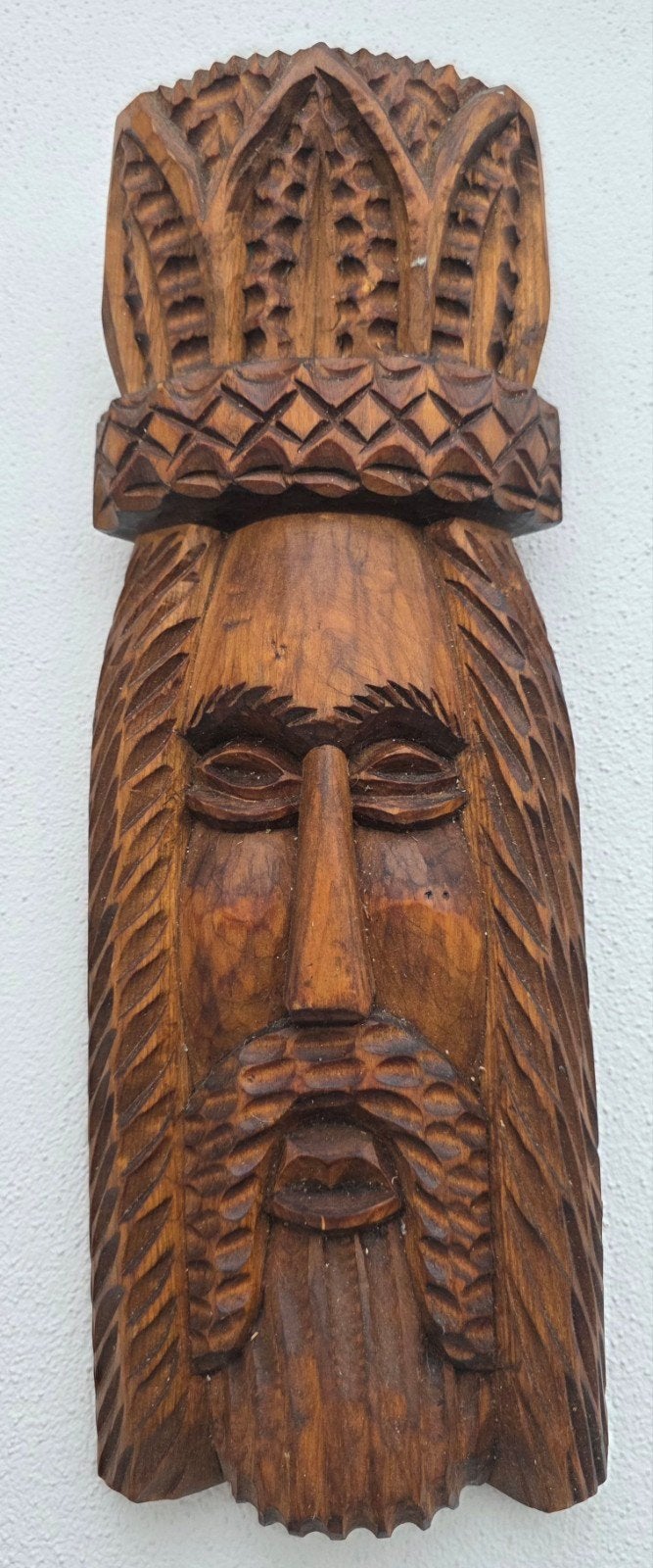 Houten Wandmasker met Kroon - Handgesneden, Antiek en Kunst, Handgemaakt, 20 - 50 cm, Hout, Bruin
