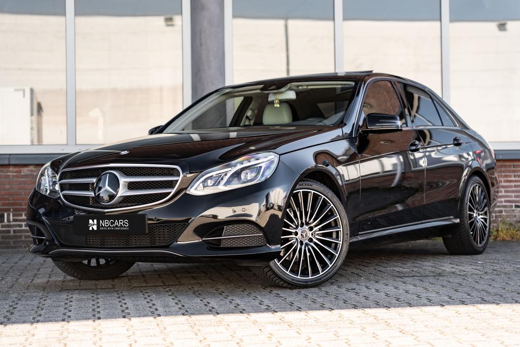 Mercedes-Benz E-Klasse E250 Sedan AUT 2014 ZwartMET TREKHAAK, Auto's, Automaat, Achterwielaandrijving, 4 cilinders, Zwart