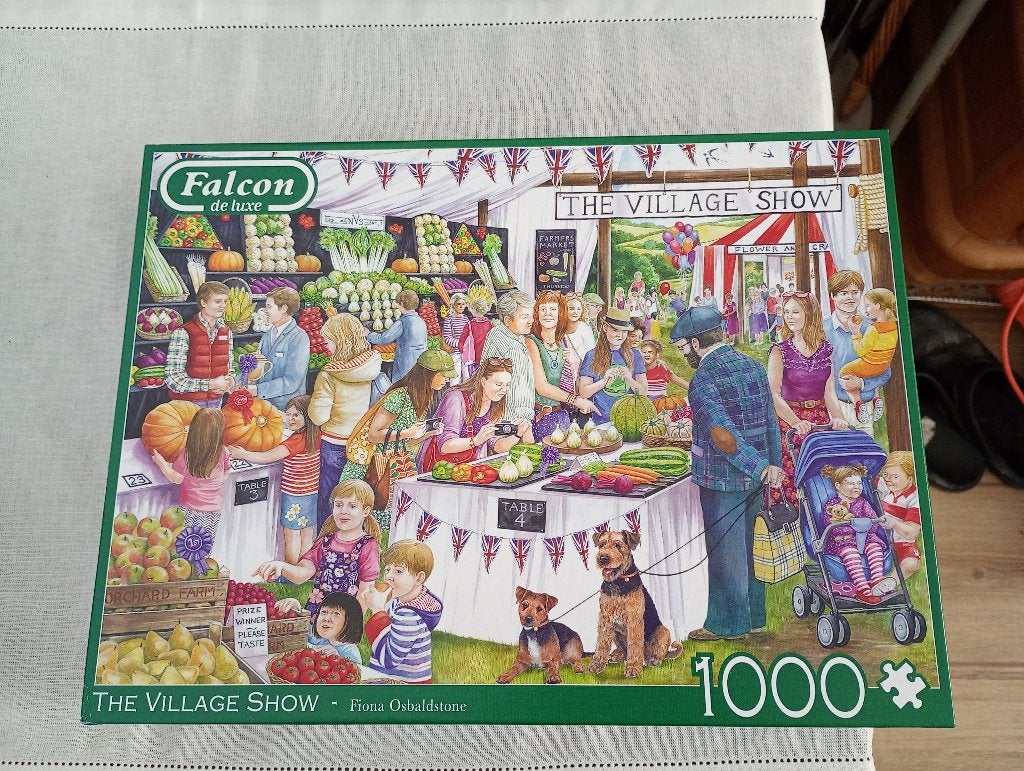 Mooie Falcon puzzel The Village show 1000st, Ophalen of Verzenden, 500 t/m 1500 stukjes, Zo goed als nieuw, Legpuzzel