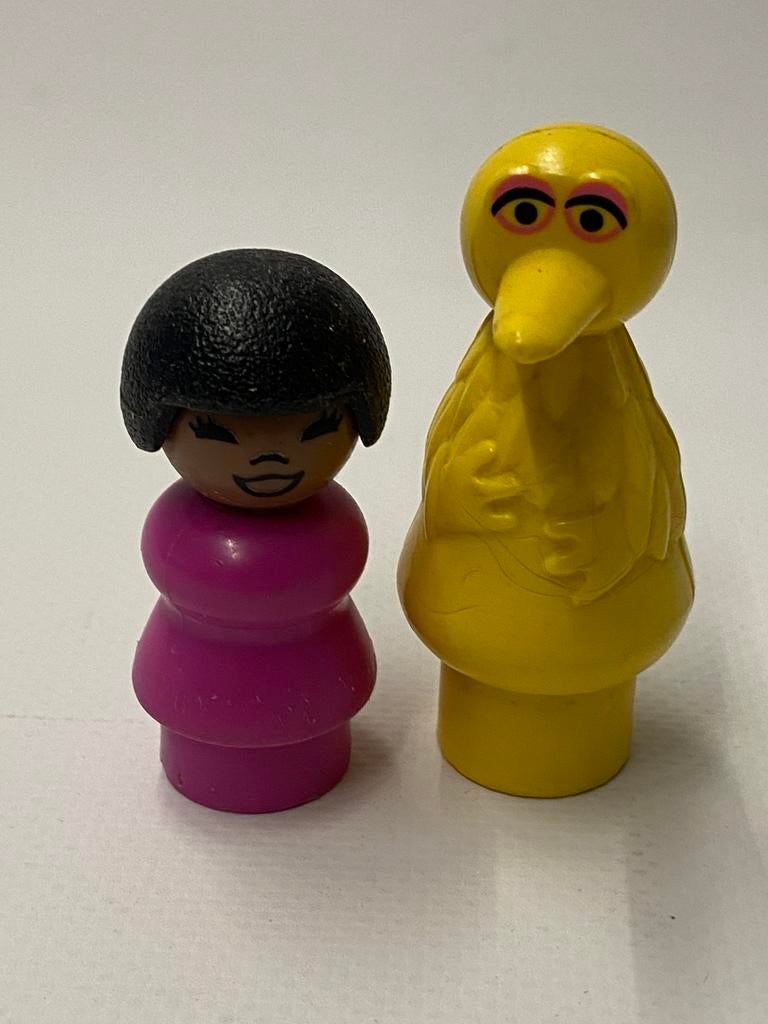 Fisher price figuurtjes Sesamstraat, Pino en paarse dame, Ophalen of Verzenden, Gebruikt, Overige typen