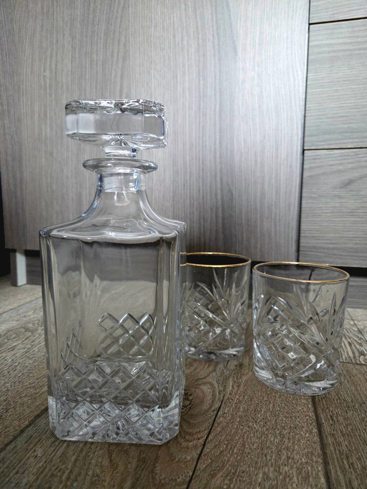 Whiskey karaf met 2 glazen - Goudkleurige rand, Ophalen of Verzenden, Nieuw, Borrel- of Shotglas