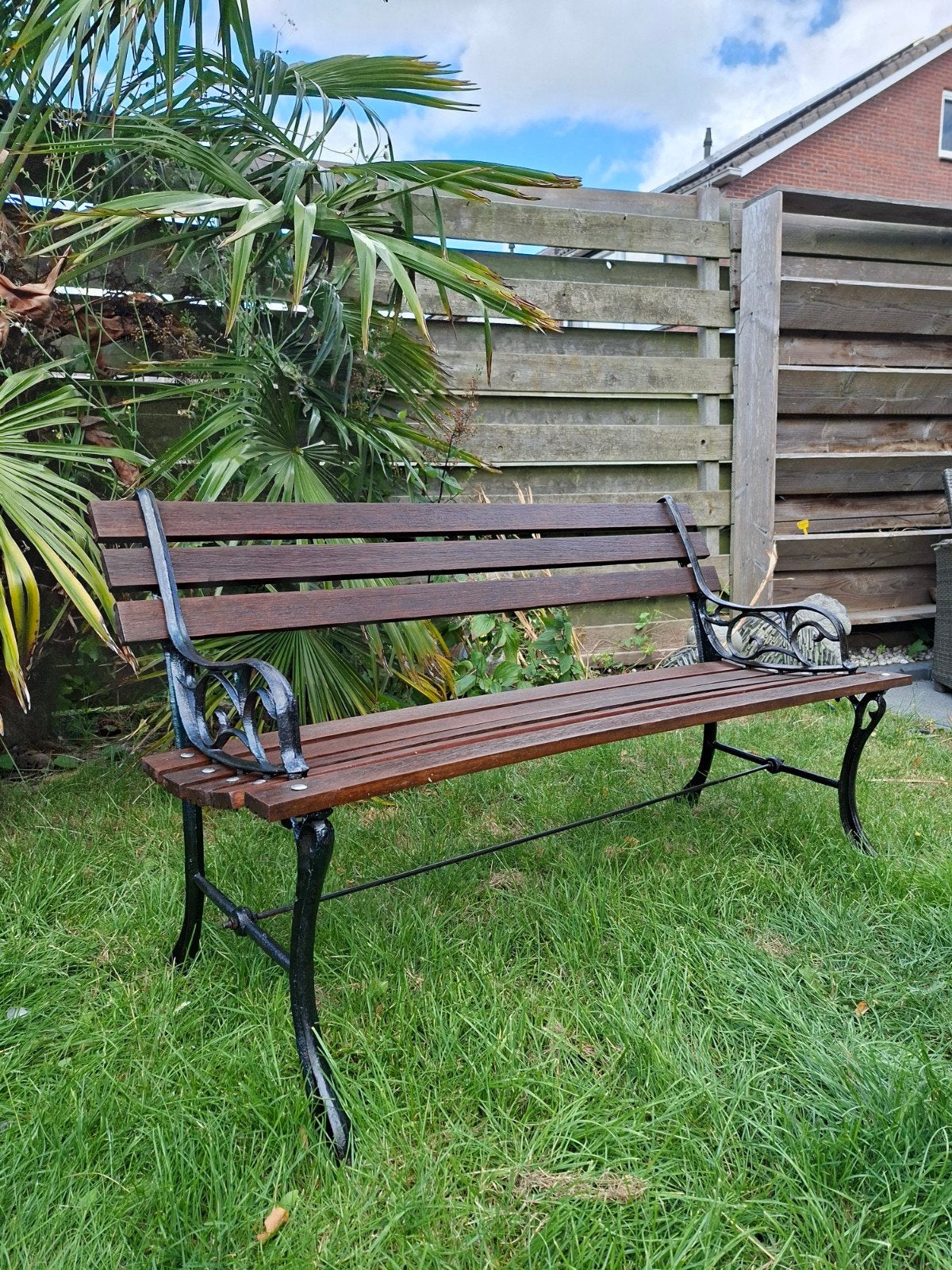 2-persoons gietijzeren tuinbank met hardhouten latten, Tuin en Terras, Ophalen, Hout