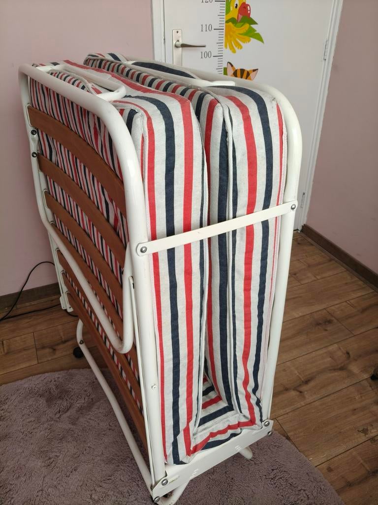 Opklapbaar logeerbed met gestreept matras, Ophalen, Eenpersoons, Wit, 80 cm