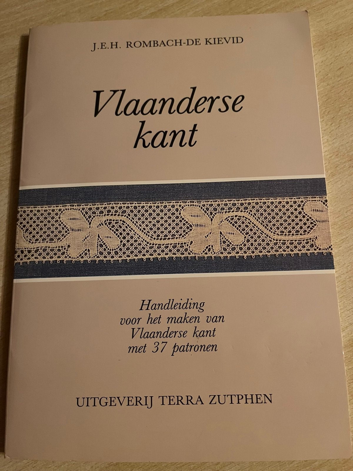 Vlaanderse kant, J.E.H. Rombach-de Kievid, Ophalen of Verzenden, Zo goed als nieuw
