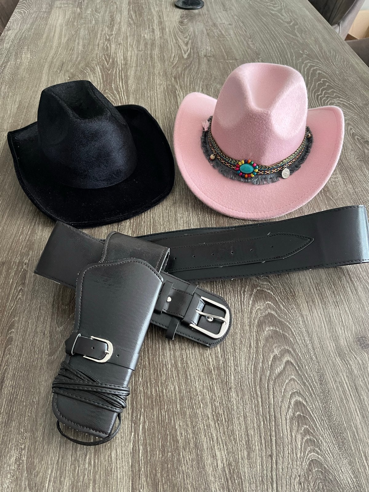 Cowboy/Cowgirl set: hoeden en holster voor feestjes, Kleding | Dames, Carnavalskleding en Feestkleding, Ophalen of Verzenden, Zo goed als nieuw