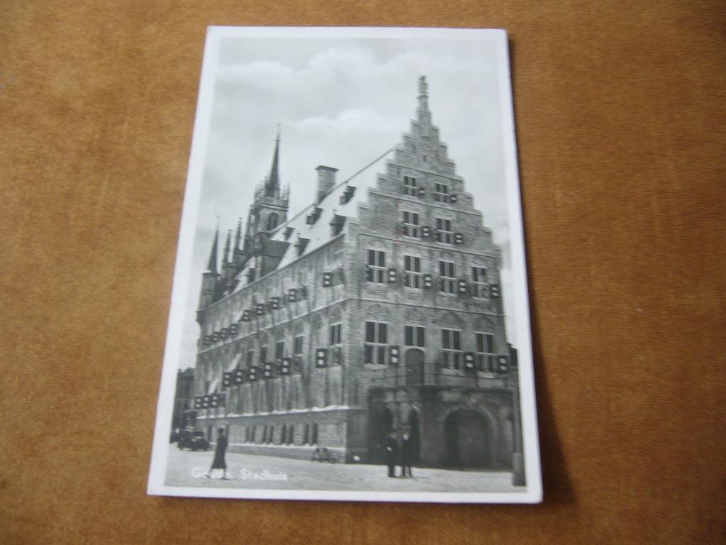 GOUDA  =  STADHUIS, Verzamelen, Ansichtkaarten | Nederland, Ophalen of Verzenden, 1940 tot 1960, Gelopen, Zuid-Holland