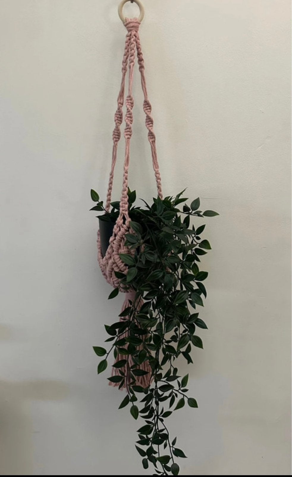 Roze Macramé Plantenhanger met Kwast - Handgemaakt, Boho, Roze, Ophalen of Verzenden, Zo goed als nieuw