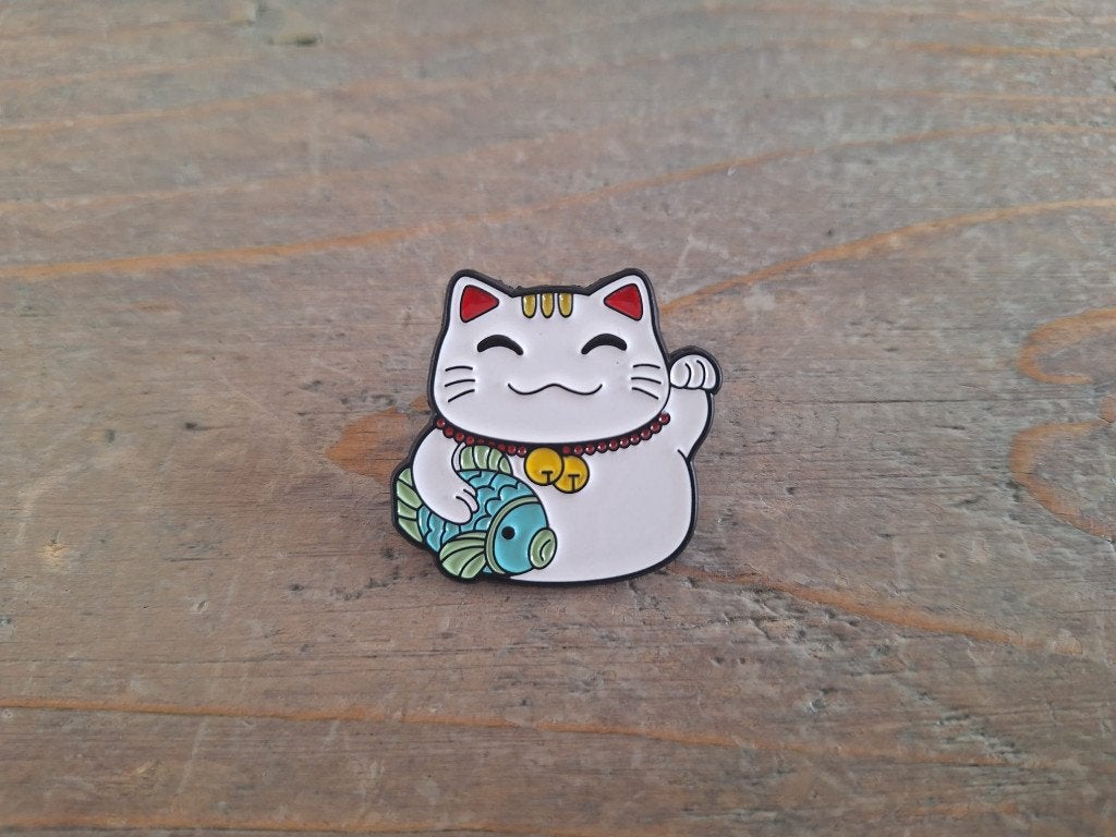 1 leuke pin van een chinese gelukskat te koop, Verzamelen, Ophalen of Verzenden, Nieuw, Overige onderwerpen, Speldje of Pin