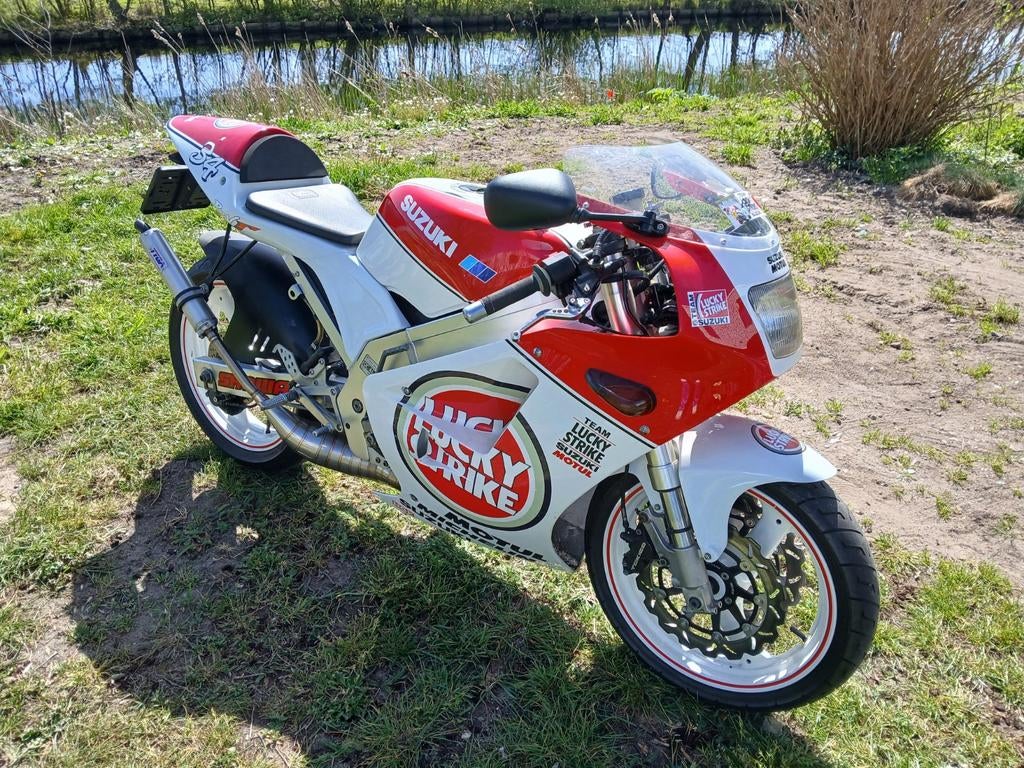 Suzuki RGV250 Lucky Strike Replica, Particulier
