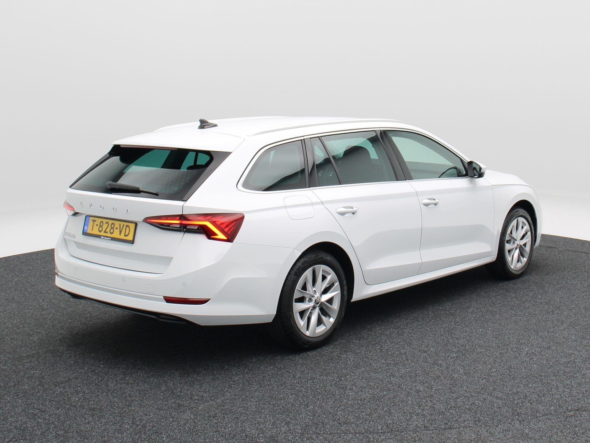 Skoda Octavia Combi 1.0 TSi 115 Pk Business Edition Plus | A, Voorwielaandrijving, Dealer onderhouden, Stof, Gebruikt