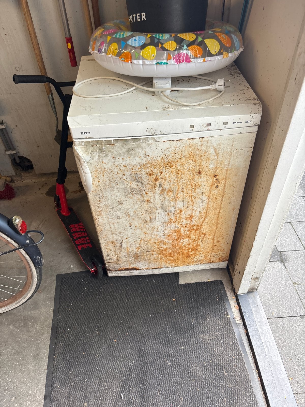 EDY Vriezer - Gebruikt met roestplekken, Gebruikt, 75 tot 100 liter, Met aparte vriezer, 45 tot 60 cm