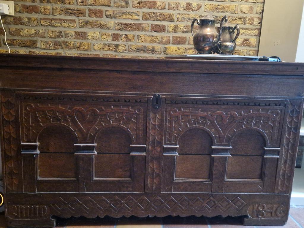 Antieke eikenhouten dekenkist/ bruidskist anno 1846, Ophalen