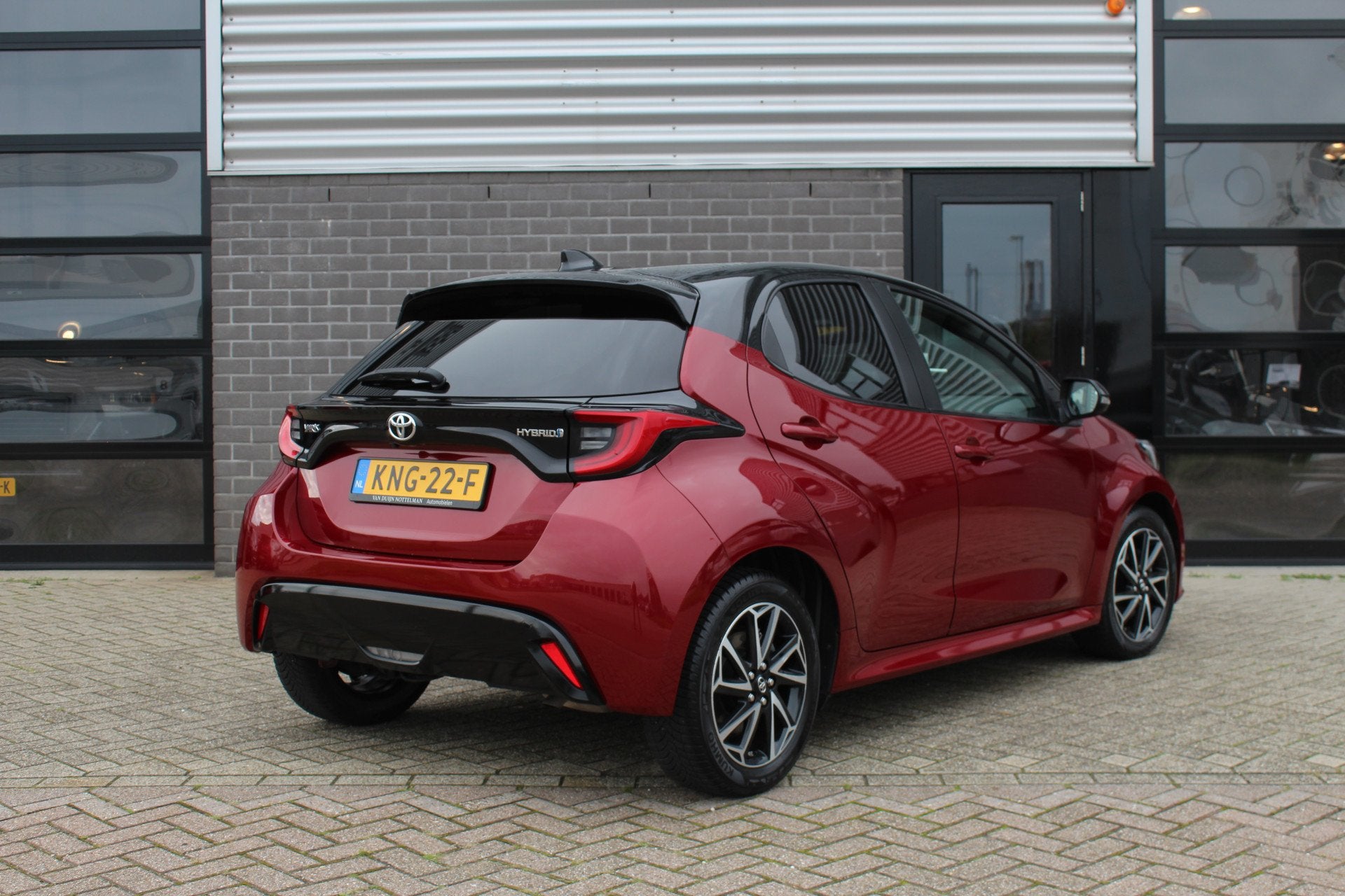 Toyota Yaris 1.5 Hybrid Executive / Bi Tone / Keyless / Carp, 450 kg, Gebruikt, Met garantie (alle), 23 km/l