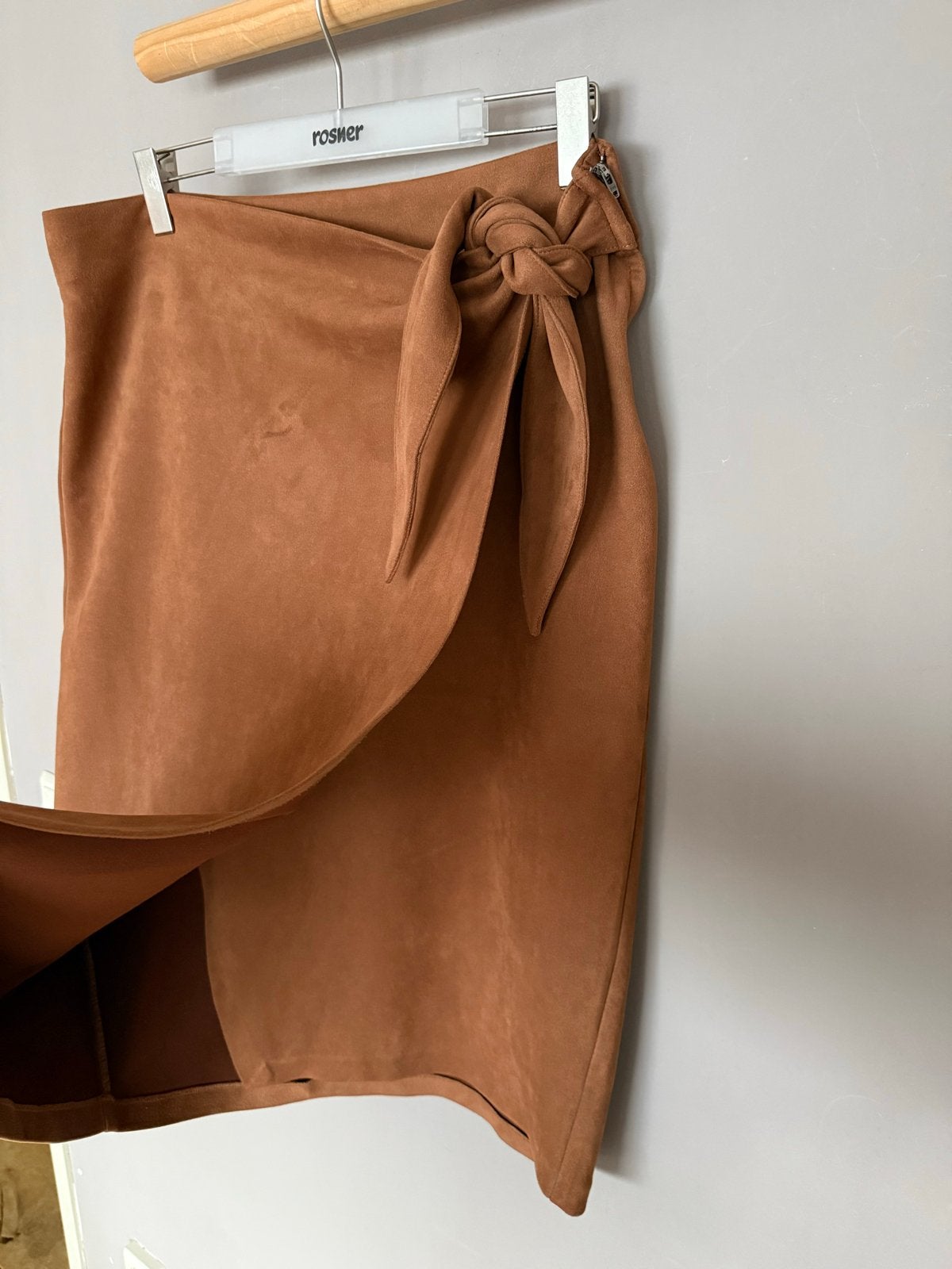 Overslag rok suede-look met rits - Warme terra bruin, Maat 4, Bruin, Maat 42/44 (L), Ophalen of Verzenden, Gedragen