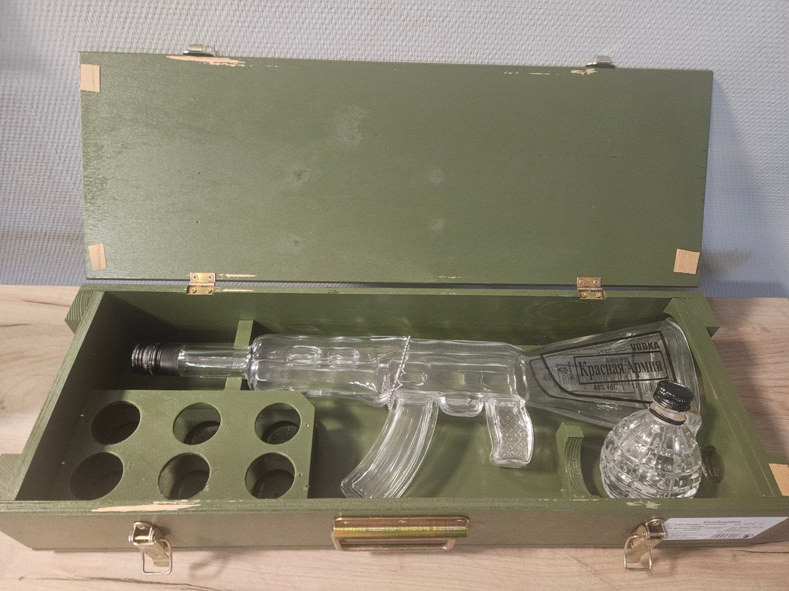 Wodka Geschenkset AK-47 Fles, Ophalen, Zo goed als nieuw