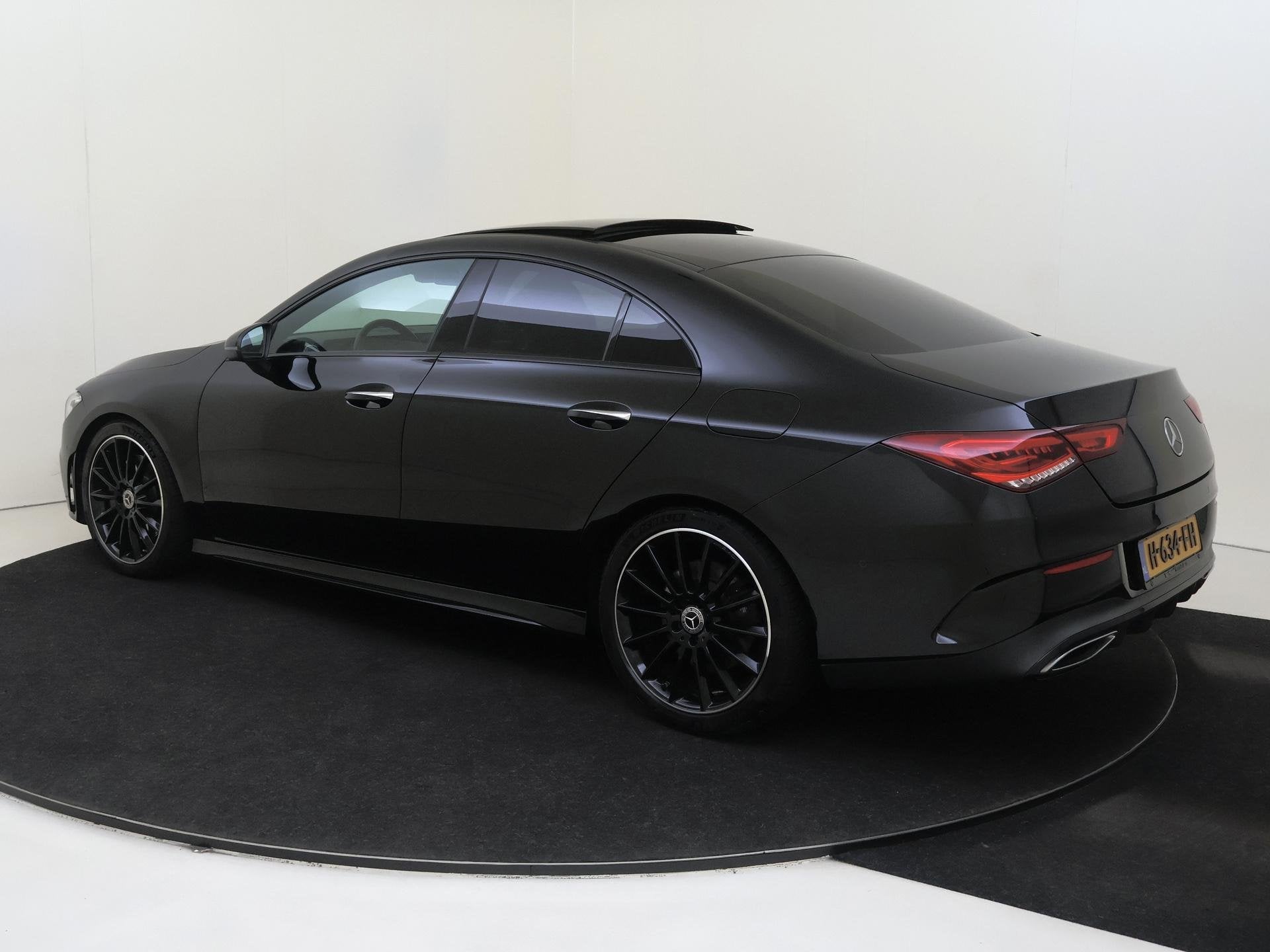 Mercedes-Benz CLA-klasse 250 Premium Plus / AMG/ Panoramadak, Auto's, Gebruikt, Euro 6, 4 cilinders, Leder en Stof