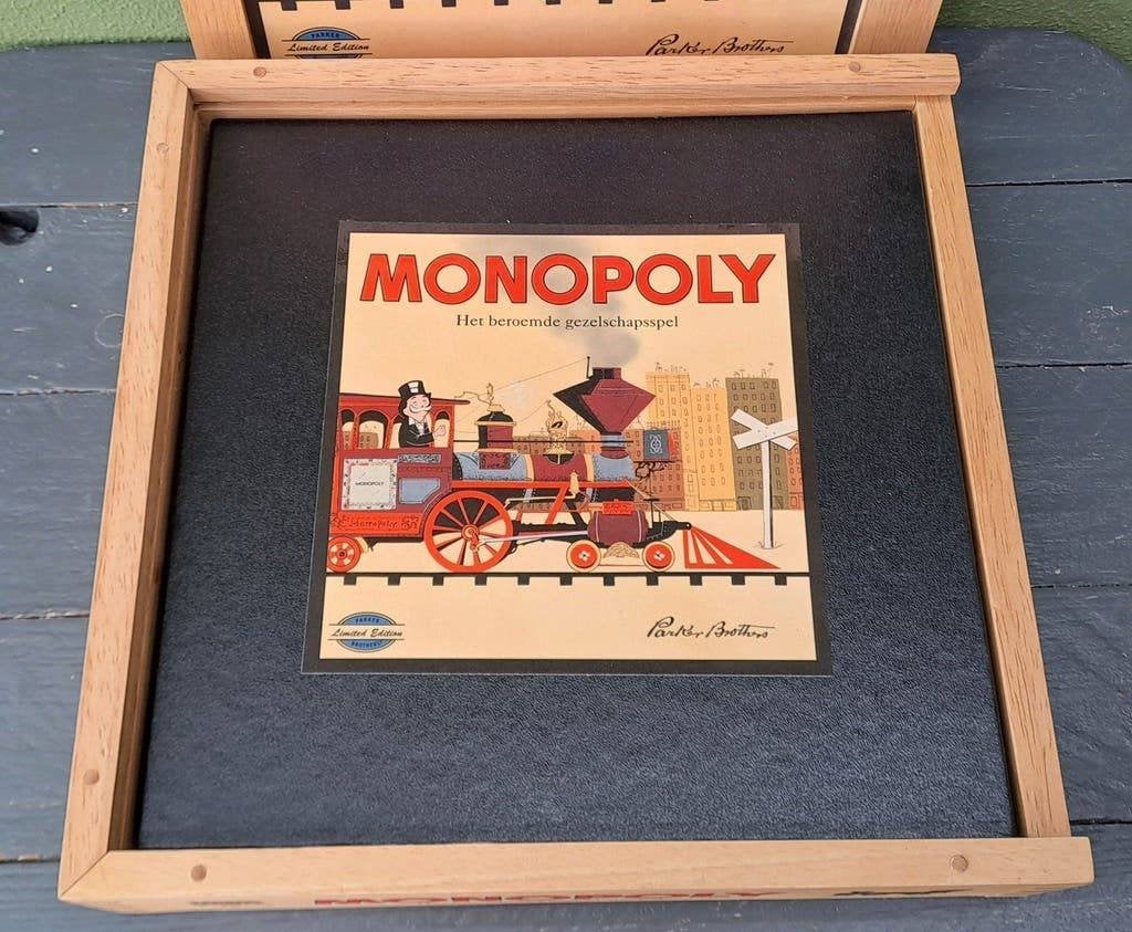 Monopoly limited edition in houten box, Onbekend, Ophalen of Verzenden, Zo goed als nieuw, Onbekend