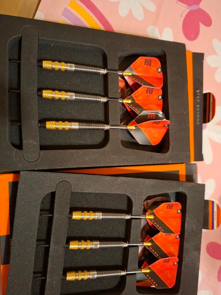 2 set Barneveld gen 4, Sport en Fitness, Darts, Ophalen of Verzenden, Nieuw, Pijlen