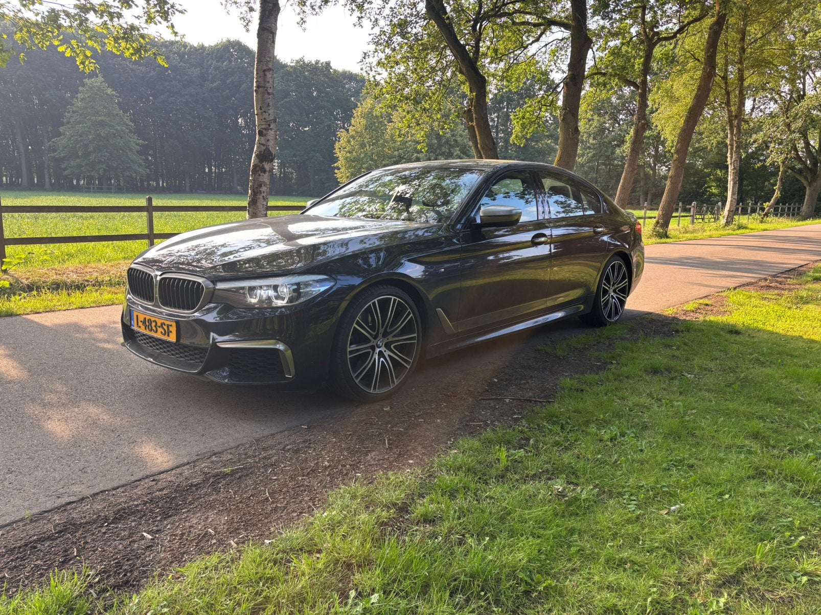 BMW 5-Serie M550i 462pk Xdrive Aut. 2017 Zwart, Auto's, Automaat, 2000 kg, 4395 cc, Vierwielaandrijving