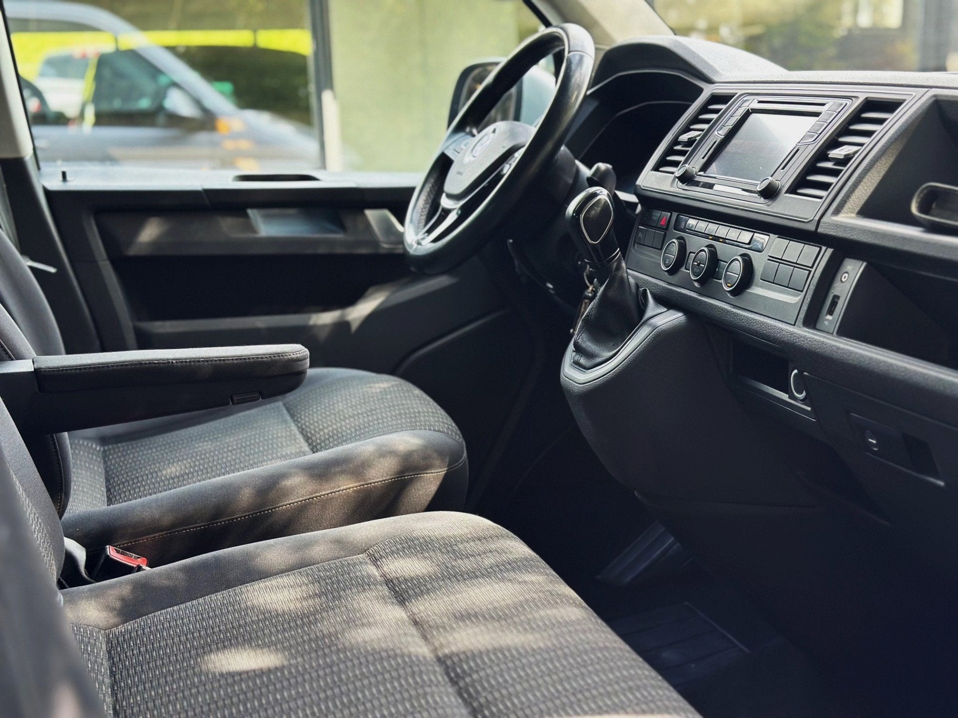 Volkswagen Transporter Caravelle 2.0 TDI 150pk | Automaat |, Auto's, Bestelauto's, Stof, Gebruikt, 4 cilinders, 150 pk