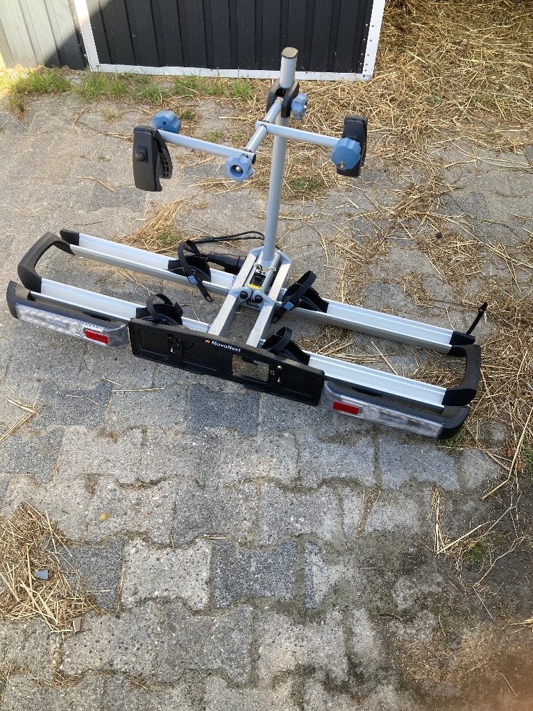Movanext led e bikes, Auto diversen, Fietsendragers, Ophalen, 2 fietsen, Zo goed als nieuw, Trekhaakdrager