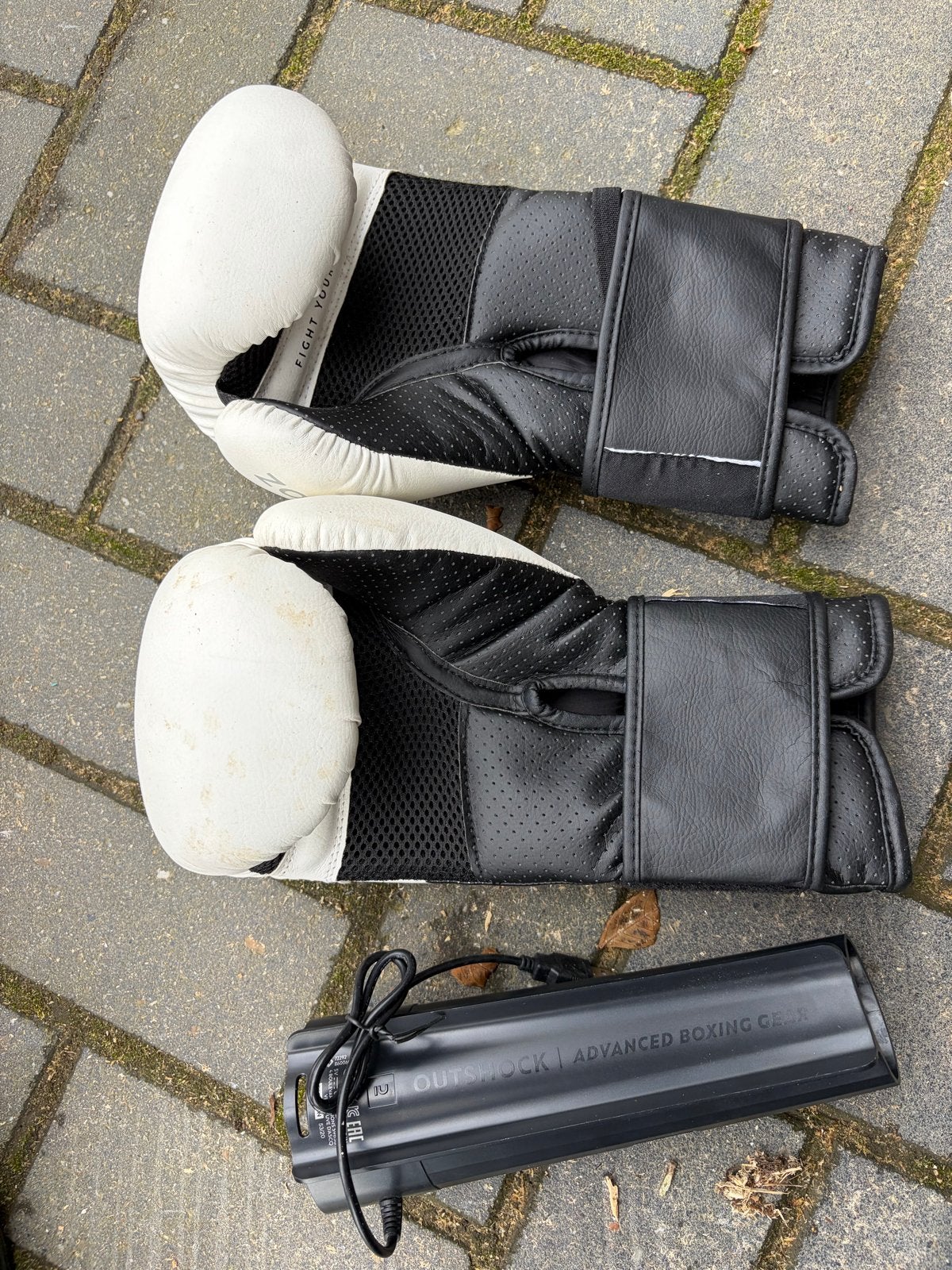 Outshock Bokshandschoenen 120 + Elektrische Handschoendroger, Ophalen of Verzenden, Gebruikt, Bokshandschoenen