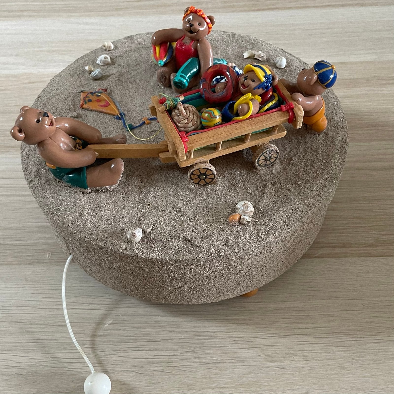Unieke speeldoos: Beertjes op het strand met kar, Ophalen of Verzenden, Zo goed als nieuw, Dier