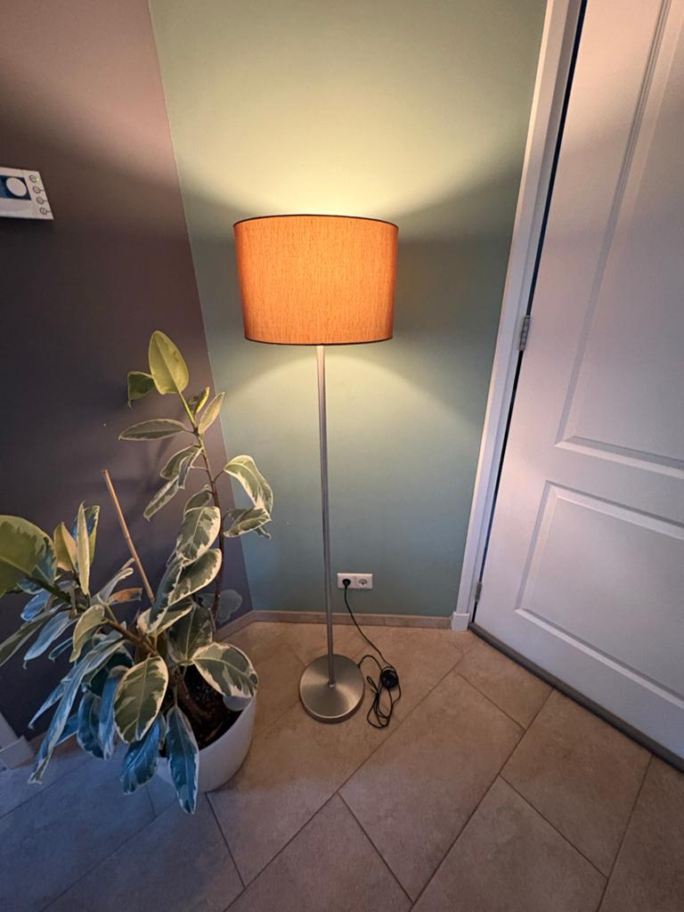 Staande lamp met bruine kap, Huis en Inrichting, Lampen | Vloerlampen, Ophalen, Gebruikt, Metaal, 150 tot 200 cm