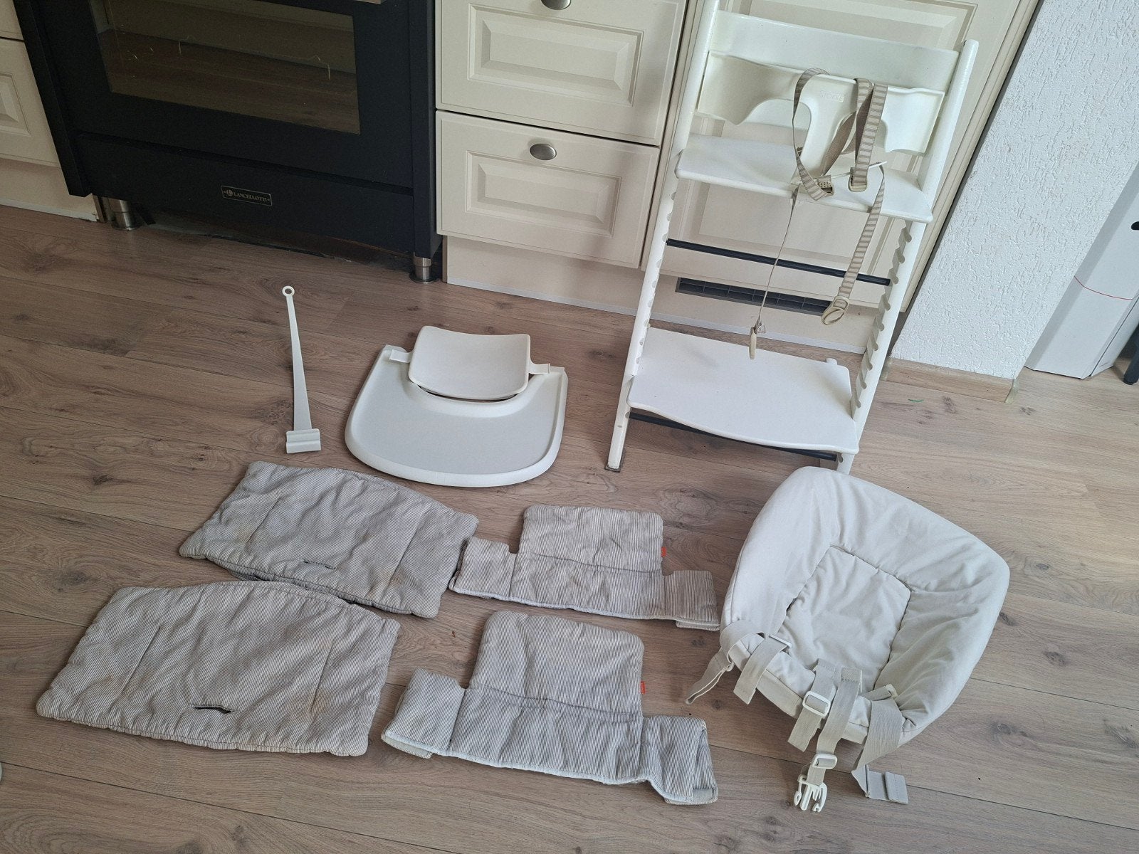 Stokke Tripp Trapp kinderstoel complete set met accessoires, Kinderen en Baby's, Kinderstoelen, Ophalen, Gebruikt, Meegroeistoel