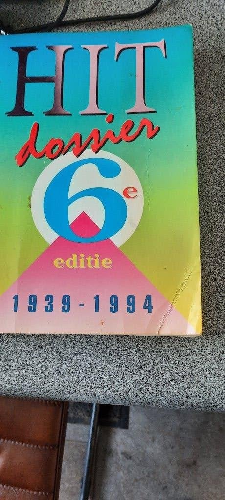 Hit dossier 1939 - 1994, Ophalen of Verzenden, Gelezen, Algemeen