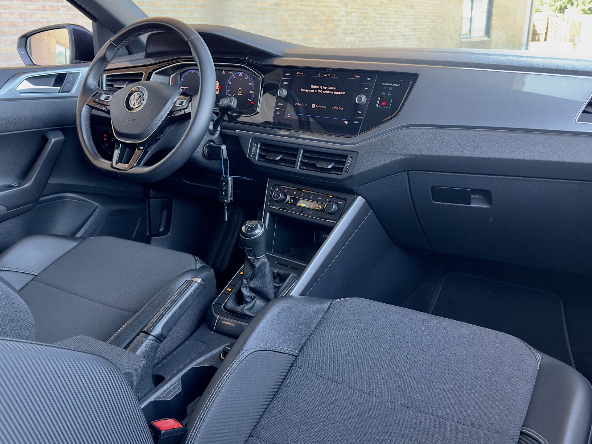 Volkswagen Polo 1.0 TSI R-LINE HIGHLINE LEDER NAVI DIGI-DASH, Auto's, Voorwielaandrijving, 1045 kg, Leder en Stof, Zwart