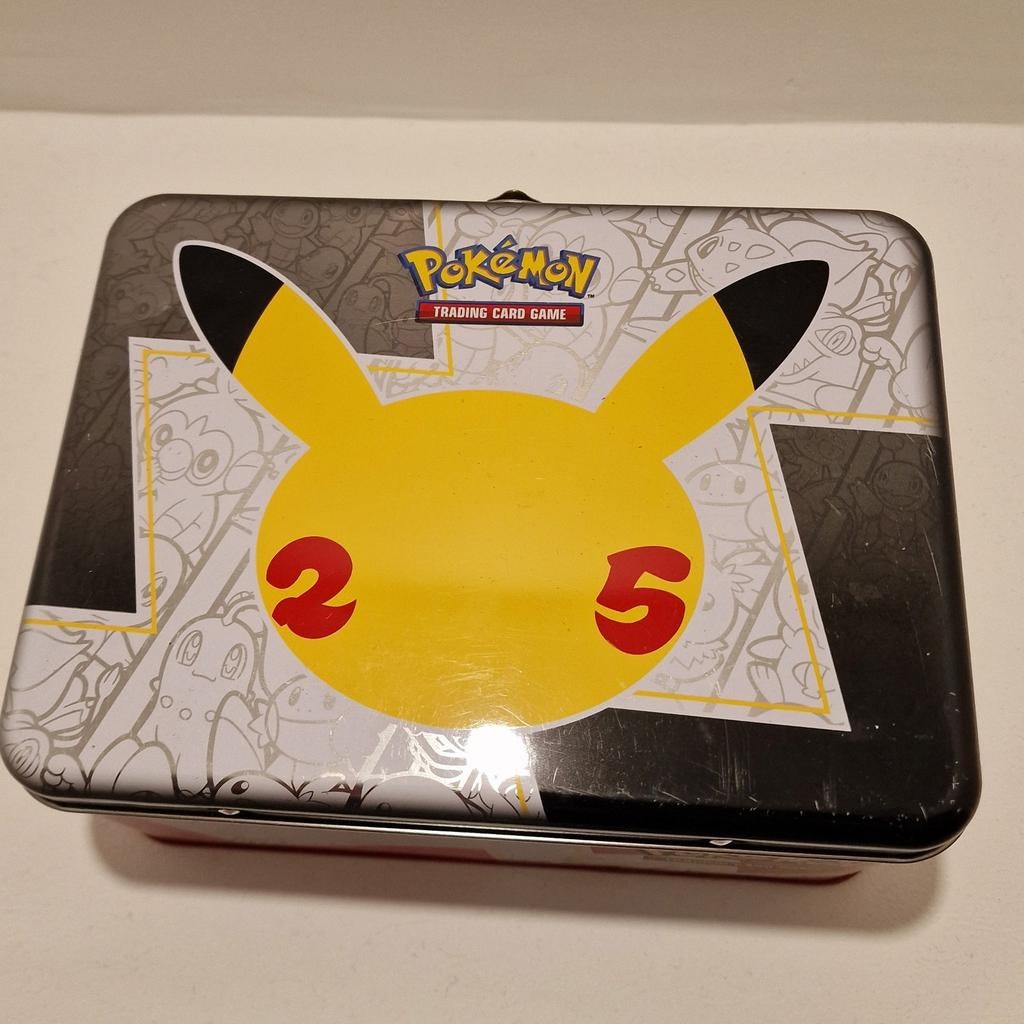 Pokémon TCG Celebrations Collector Chest 2021, Ophalen, Gebruikt, Boosterbox