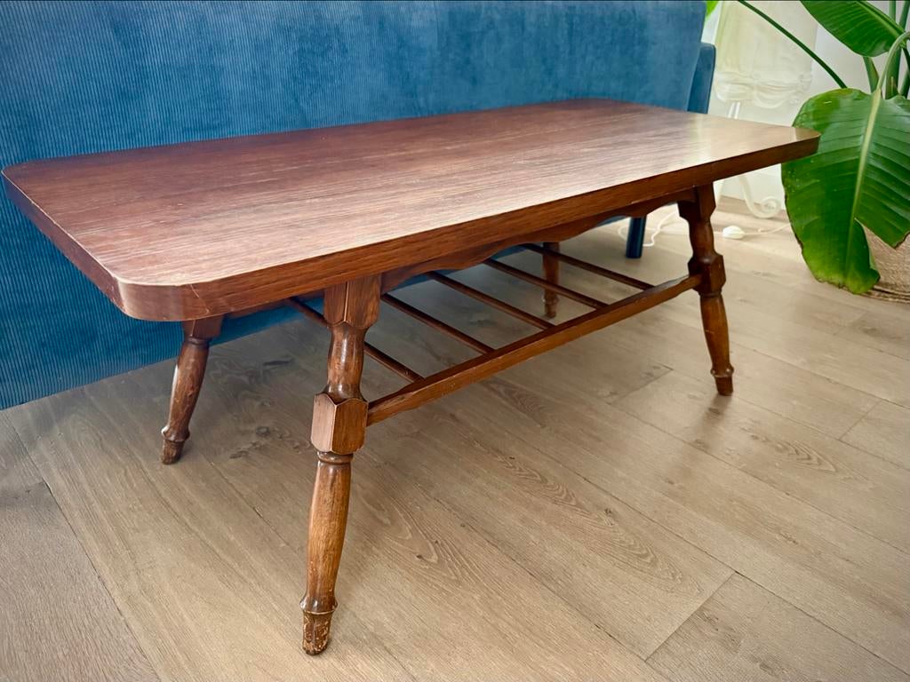 Vintage houten salontafel met klassieke uitstraling, Ophalen, 100 tot 150 cm, Zo goed als nieuw, Minder dan 50 cm