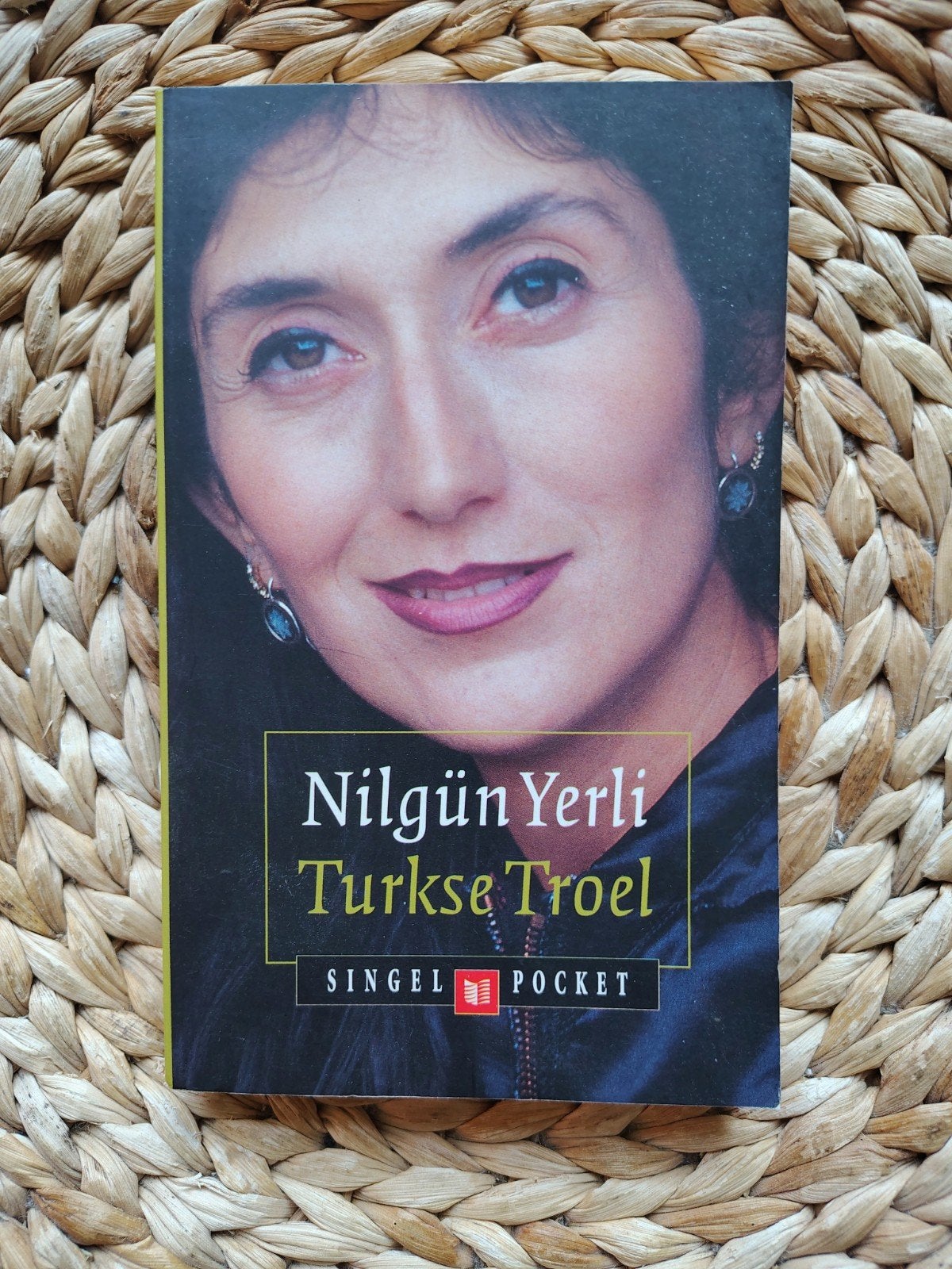 NilgünYerli - Turkse Troel, Boeken, Ophalen of Verzenden, Zo goed als nieuw