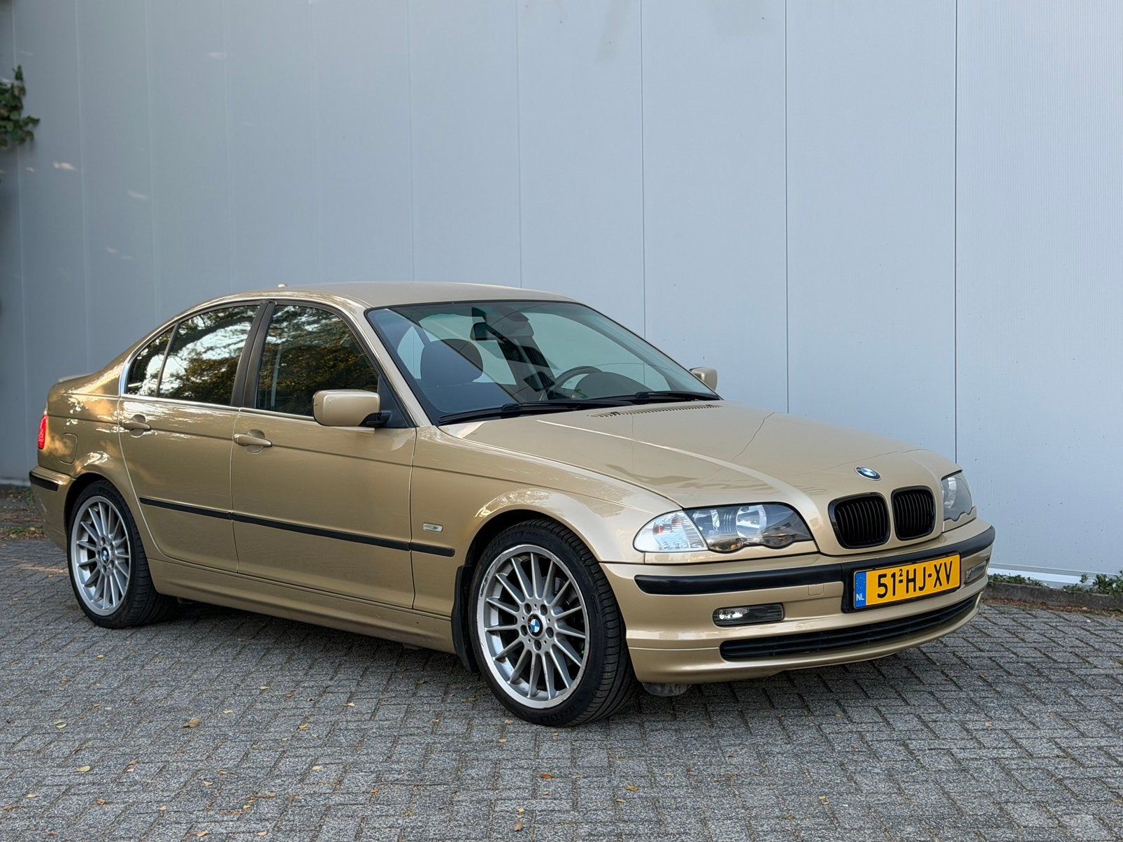 BMW 3-Serie 2.2 I 320 AUTOMAAT 2001 Geel Youngtimer Lage km!, Auto's, BMW, Metallic lak, Achterwielaandrijving, Bedrijf, 1600 kg