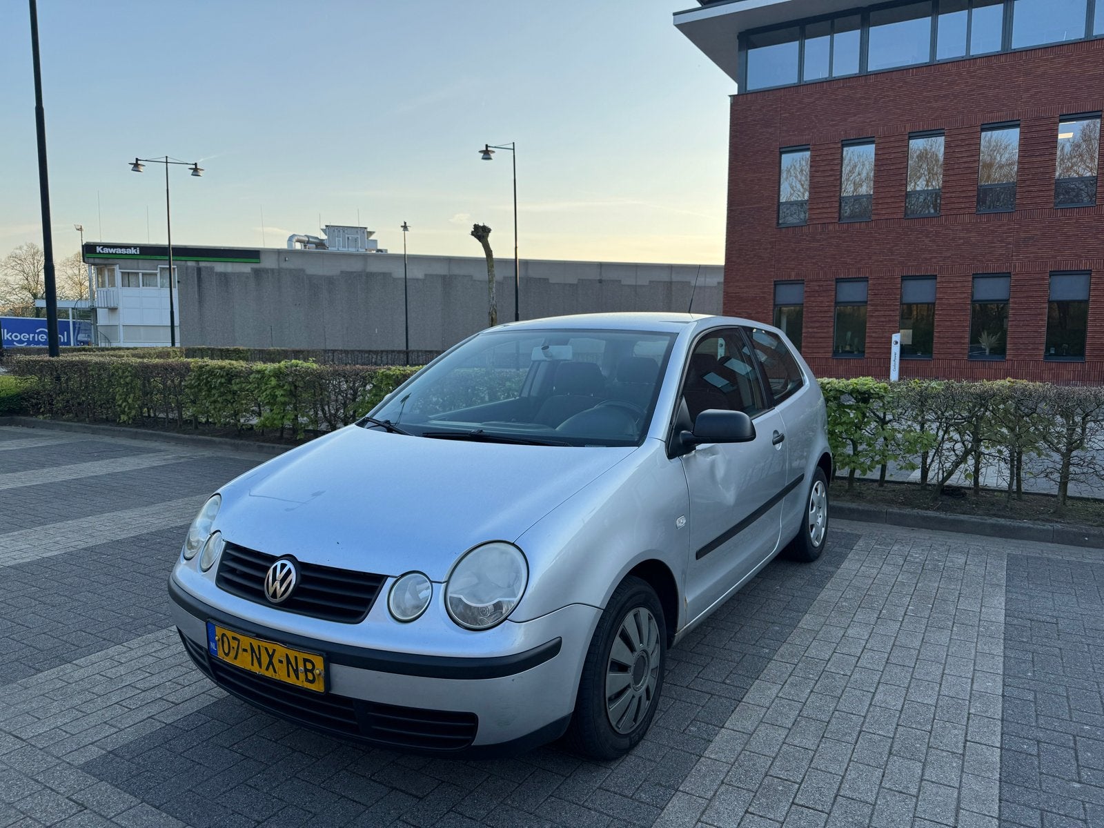 Volkswagen Polo 1.4 55KW 2004 Grijs, Auto's, Voorwielaandrijving, Stof, 4 cilinders, Electronic Stability Program (ESP)