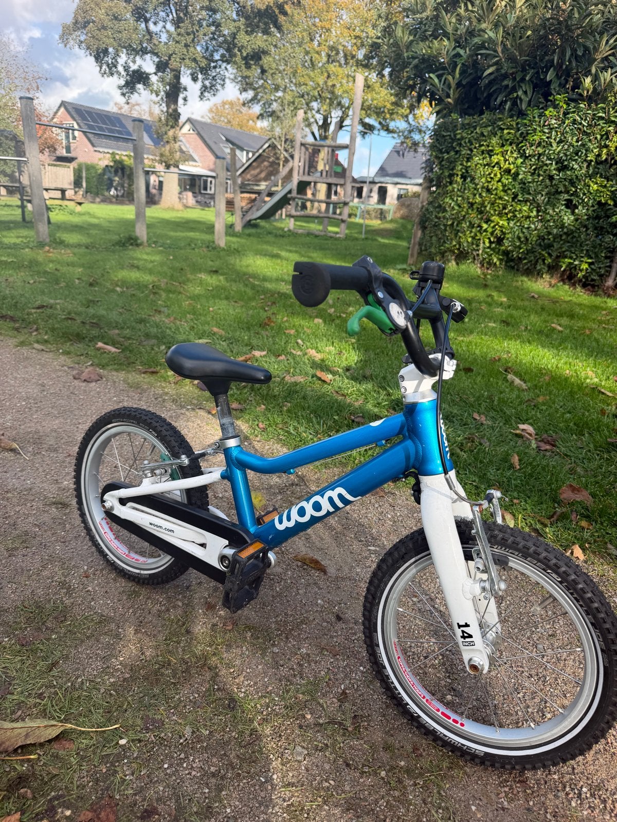 Woom 2 kinderfiets met standaard - Blauw, Ophalen of Verzenden, Gebruikt, Velgrem, 16 tot 20 inch